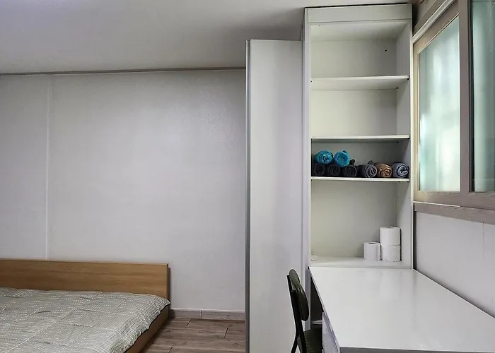 J 9-minute Walk From Nakseongdae Station, Quiet Neighborhood Daire Seul