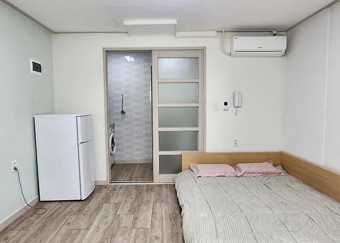 J 9-minute Walk From Nakseongdae Station, Quiet Neighborhood Seul
