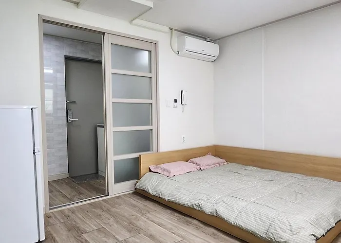 J 9-minute Walk From Nakseongdae Station, Quiet Neighborhood * Seul