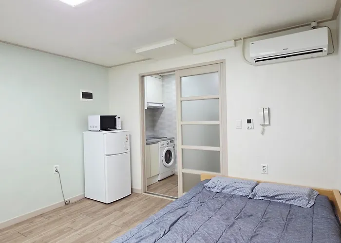 Daire J 9-minute Walk From Nakseongdae Station, Quiet Neighborhood