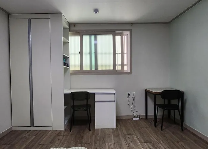 J 9-minute Walk From Nakseongdae Station, Quiet Neighborhood Daire *