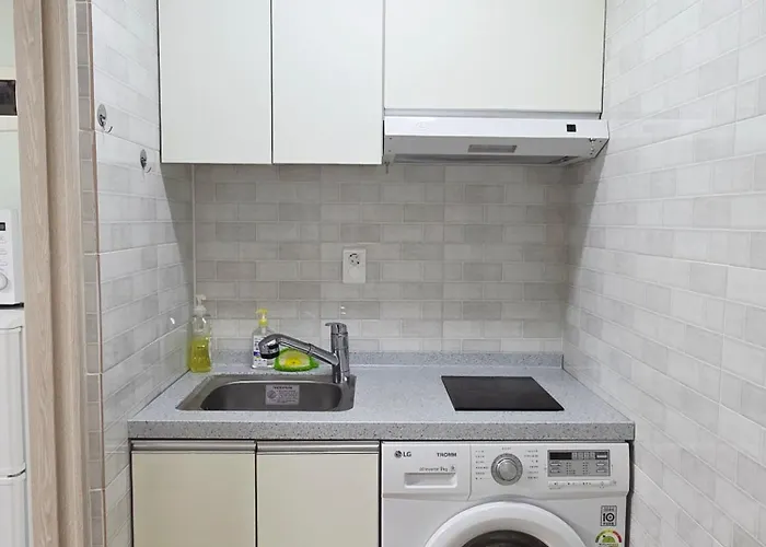 J 9-minute Walk From Nakseongdae Station, Quiet Neighborhood Seul