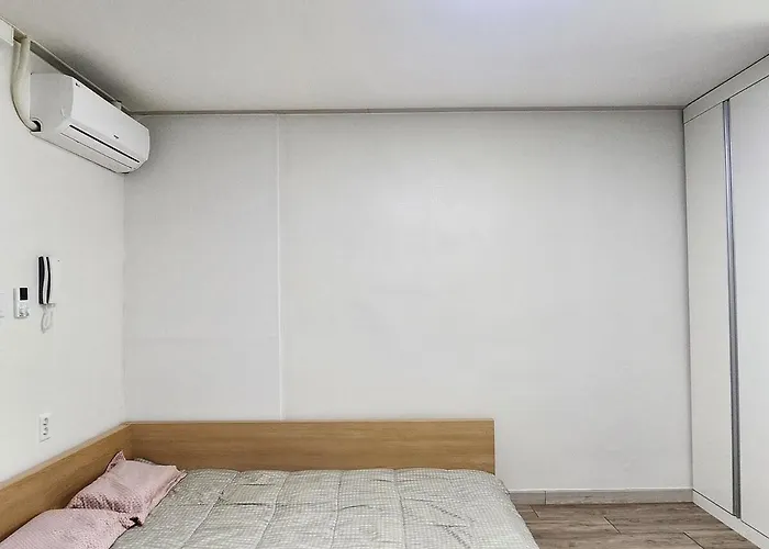 J 9-minute Walk From Nakseongdae Station, Quiet Neighborhood Daire *