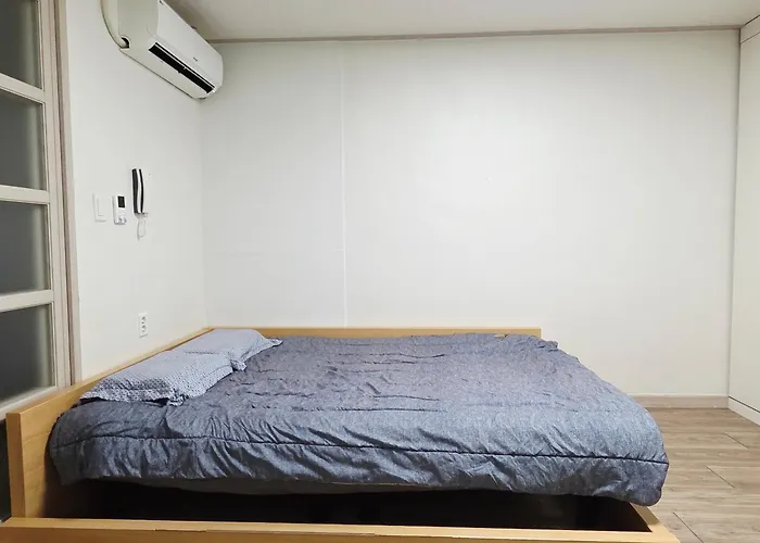J 9-minute Walk From Nakseongdae Station, Quiet Neighborhood Daire *
